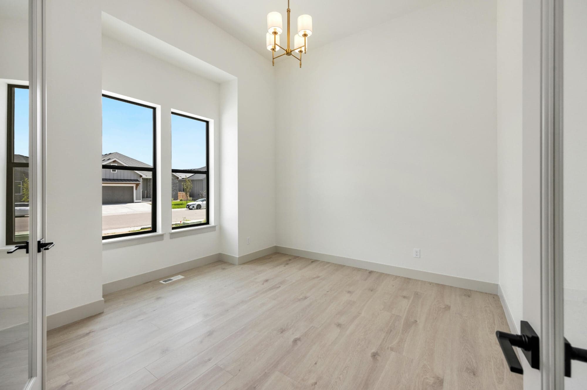 Bedroom before virtual staging (original listing photo)