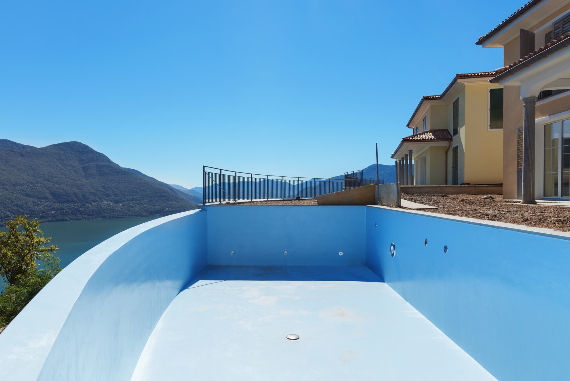 Original listing photo, before Pool Water